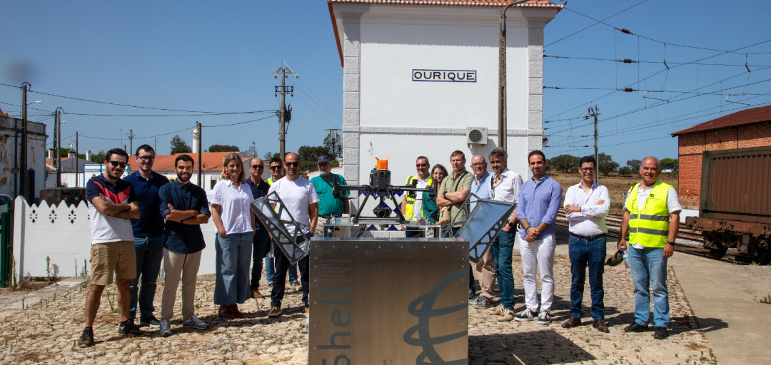 Group photo of the participants in the demostration